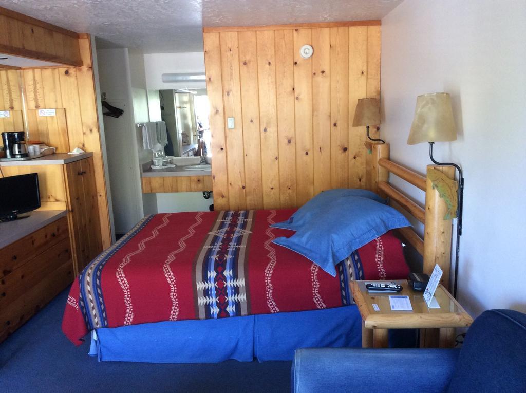 Anglers Inn Jackson Rum bild
